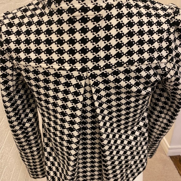Girls black and white checkered blazer. - Picture 5 of 7
